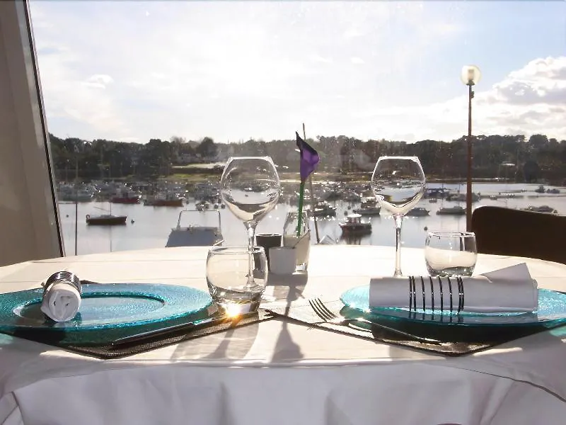 Hotel Des Rochers Perros-Guirec 3*,