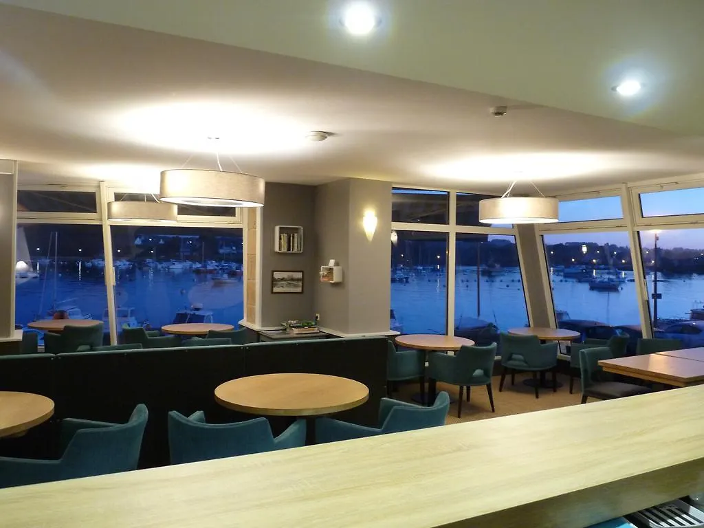 Hotel Des Rochers Perros-Guirec 3*,