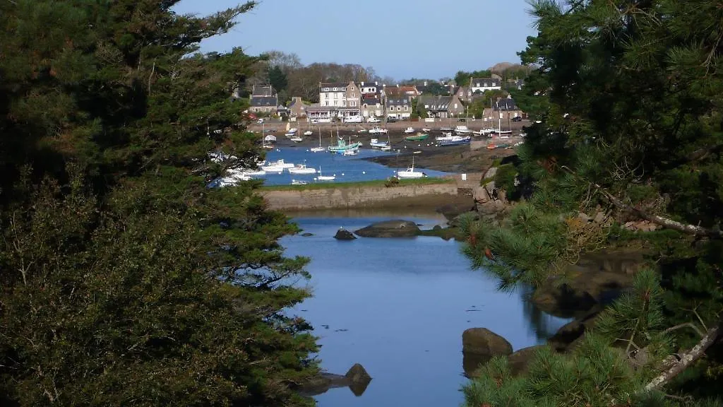 Hotel Des Rochers Perros-Guirec 3*,  France