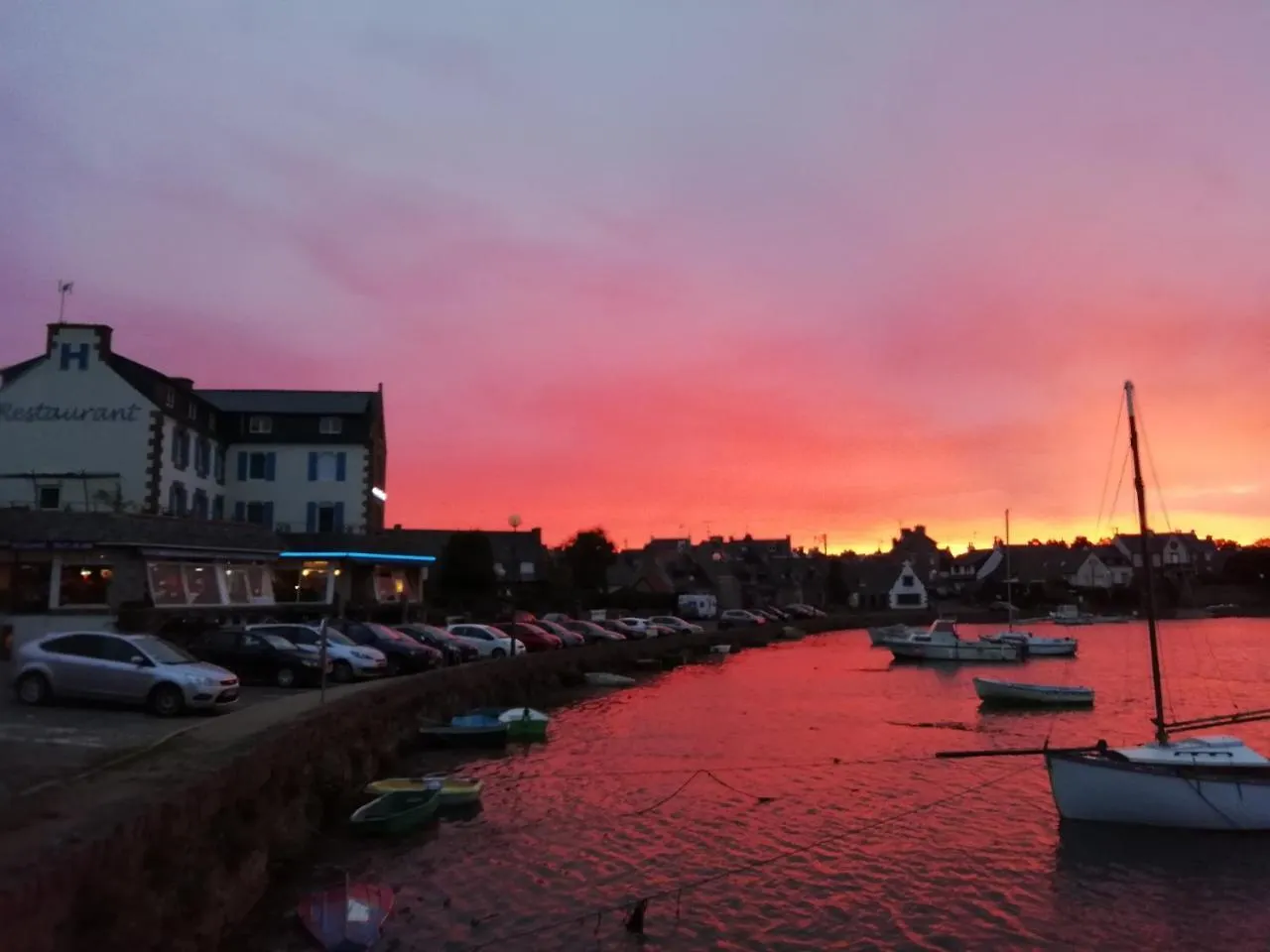 Hotel Des Rochers Perros-Guirec 3*,  France